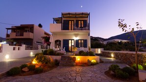 Front of property – evening/night - Okirroi Villas (Hersonissos)