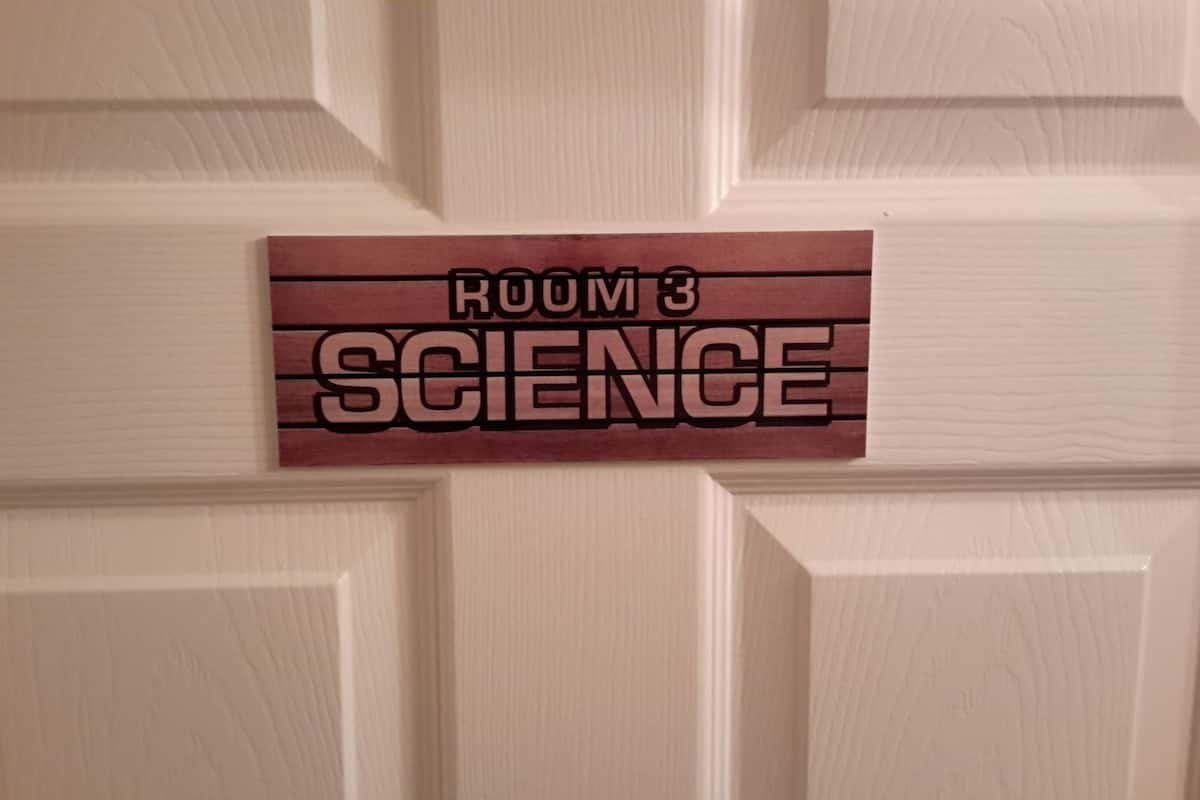 A sign on a door that reads "ROOM 3 SCIENCE".