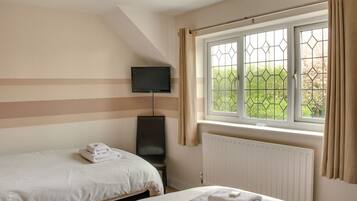 Twin Room (Science) | Iron/ironing board, free WiFi, bed sheets