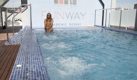 Indoor pool, sun loungers