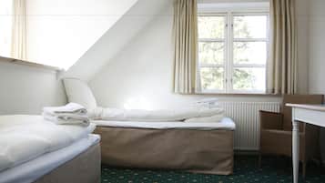 Single Room | Desk, iron/ironing board, cribs/infant beds, rollaway beds