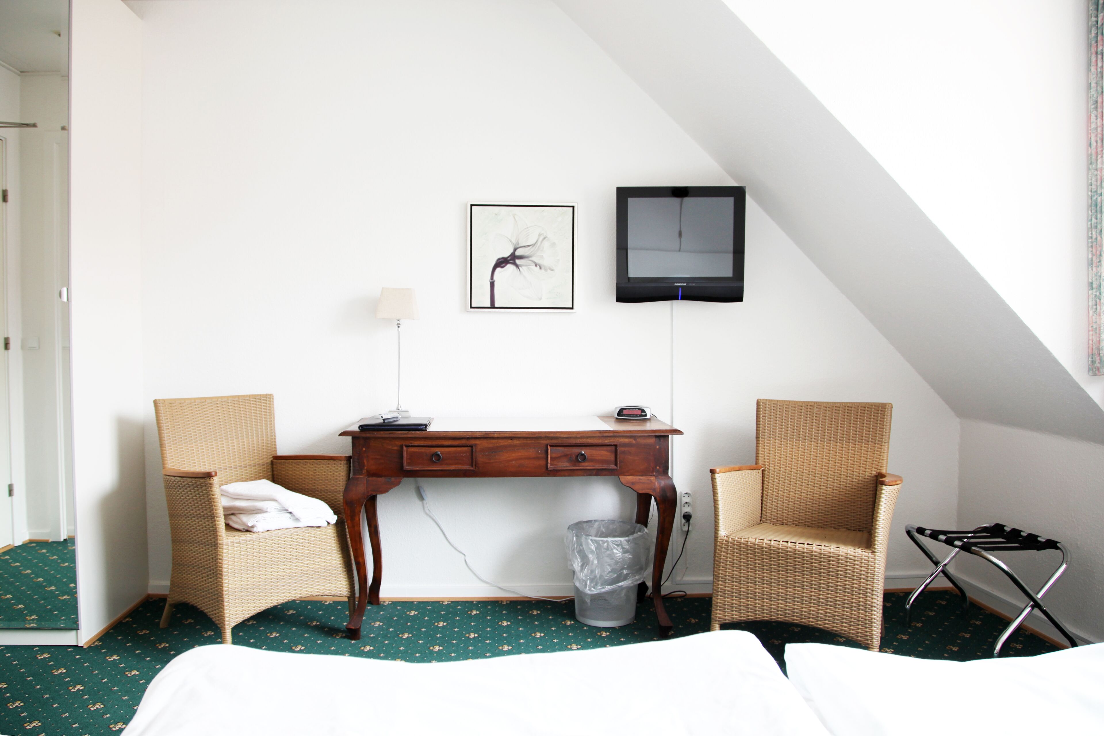 desk, iron/ironing board, cots/infant beds, rollaway beds