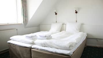 مكتب ومكواة/لوح كي وأسرّة أطفال/رضّع وأسرّة قابلة للطي