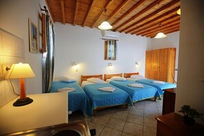 Comfort Studio | In-room safe, free WiFi, bed sheets