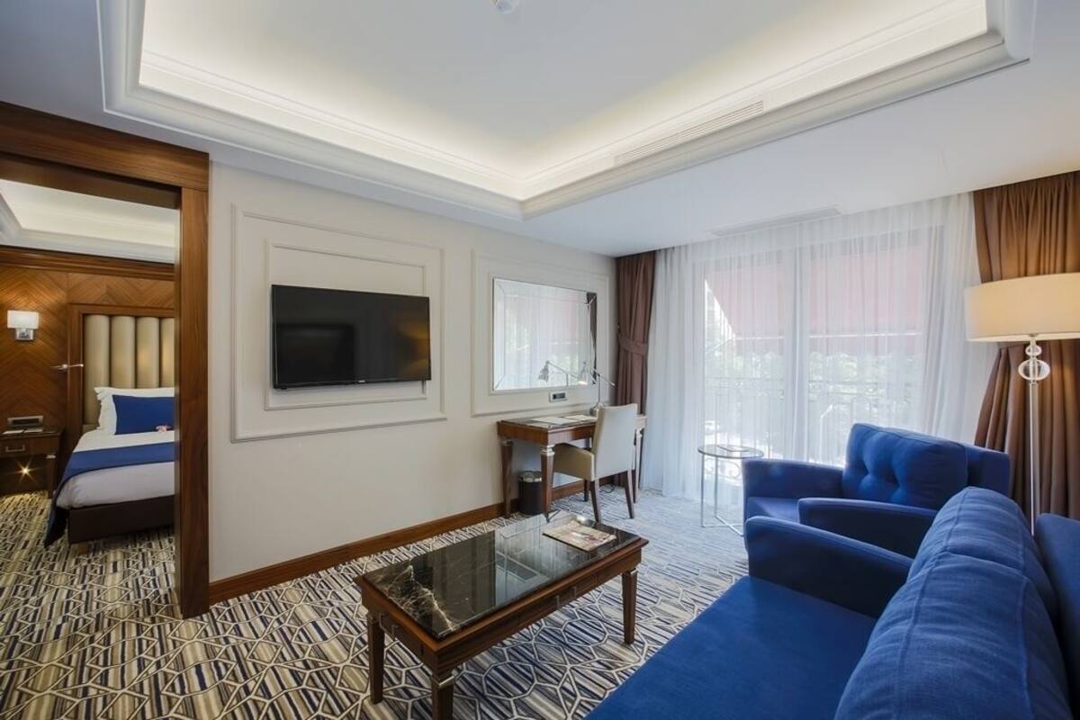 Phòng Suite Junior | Minibar, bàn, khu vực làm việc phù hợp cho laptop, phòng cách âm 