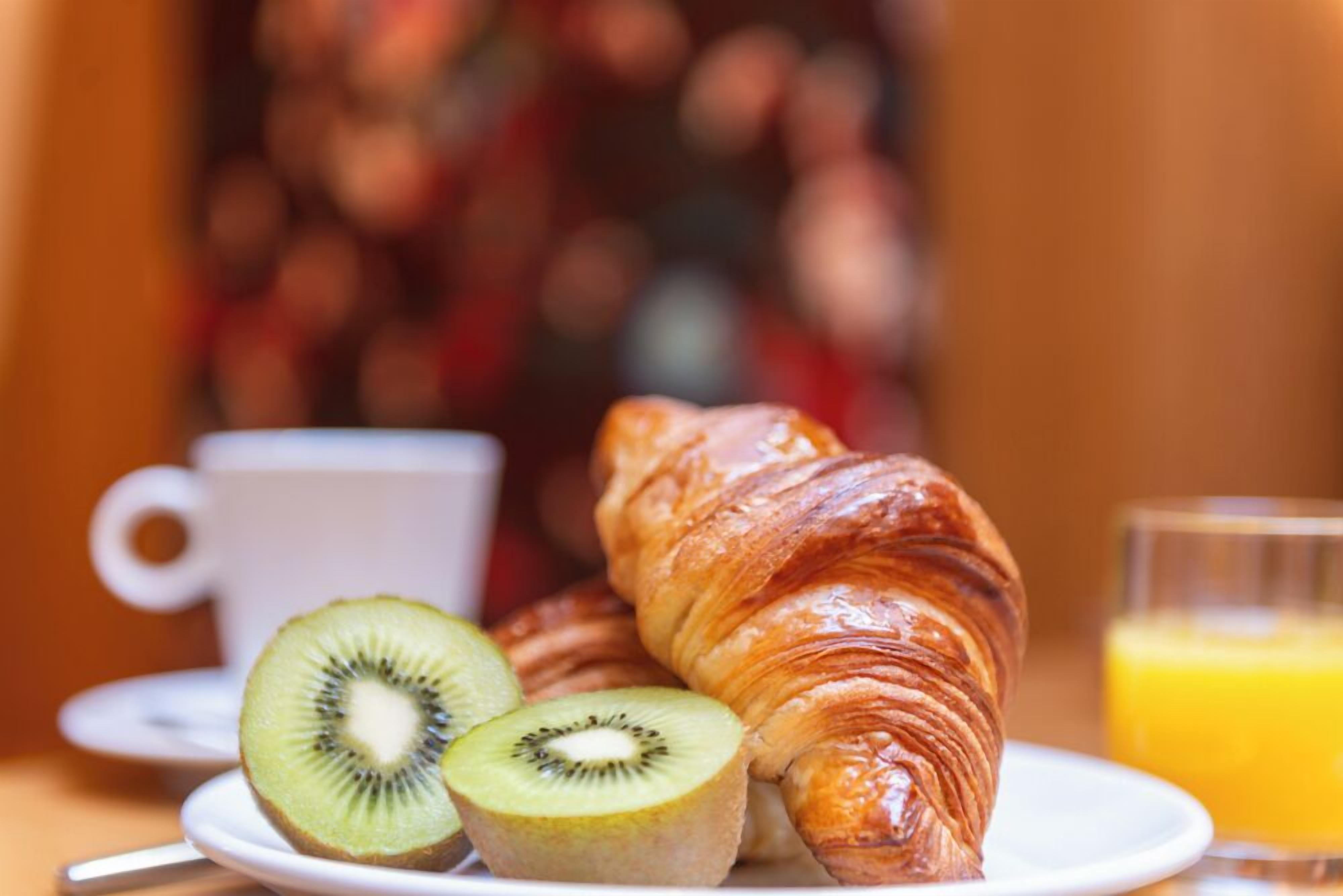 daily buffet breakfast (eur 15 per person)
