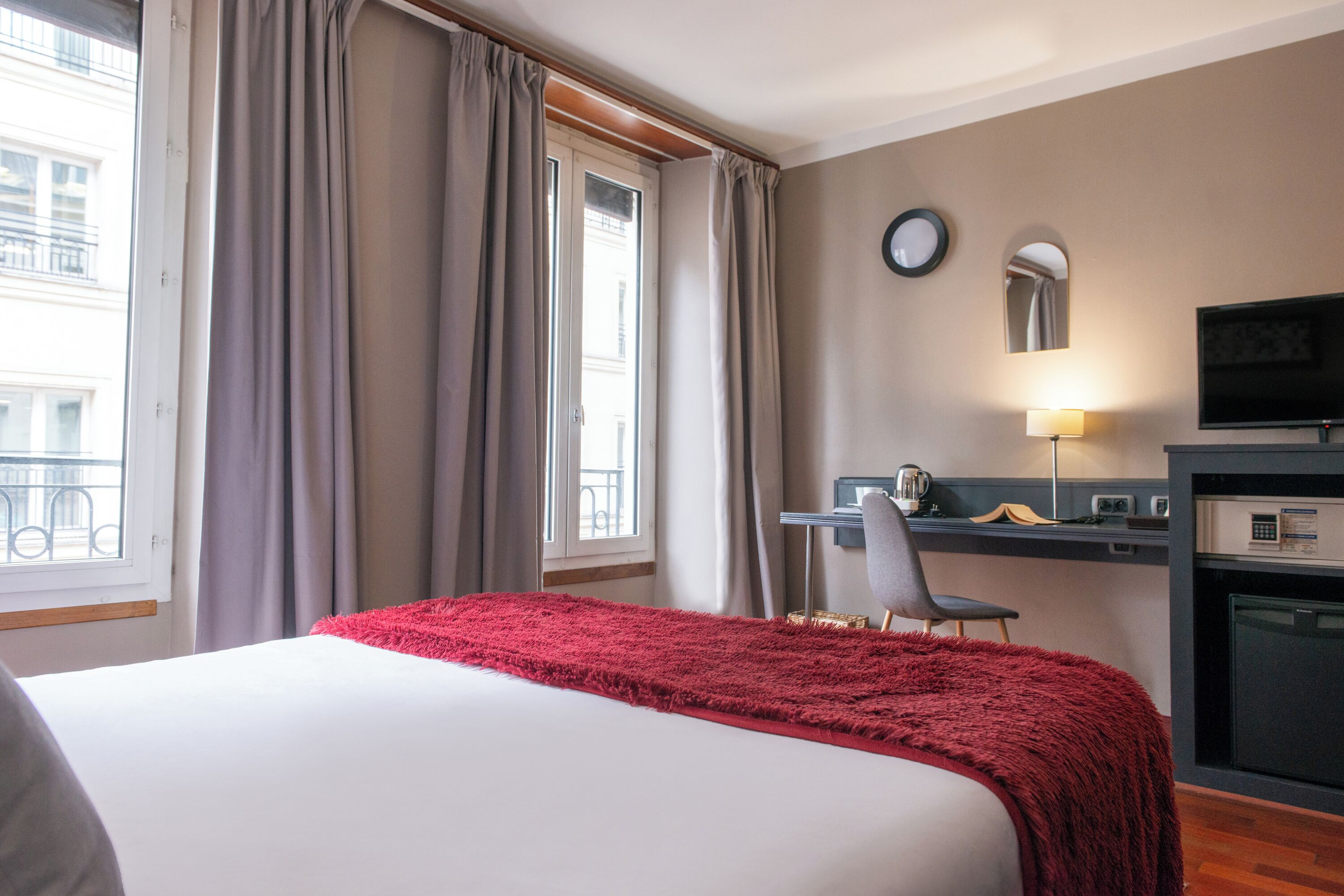 premium bedding, pillow-top beds, free minibar, in-room safe