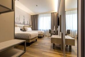 Superior Double Room Single Use | Premium bedding, down duvets, minibar, in-room safe - 43 Station Hotel (Milan)