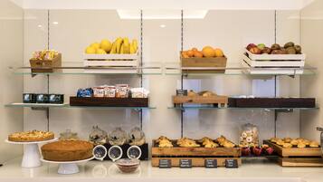 Daily continental breakfast (EUR 10 per person)