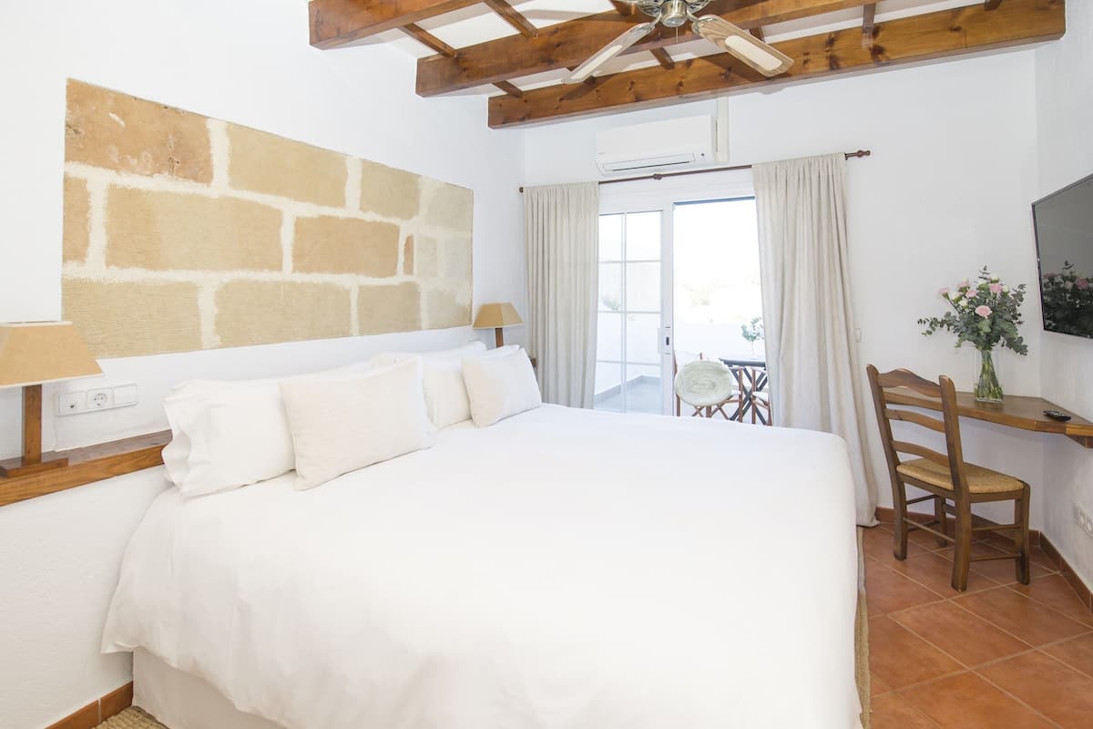 Double or Twin Room | Bathroom | Free toiletries, hair dryer, slippers, towels
