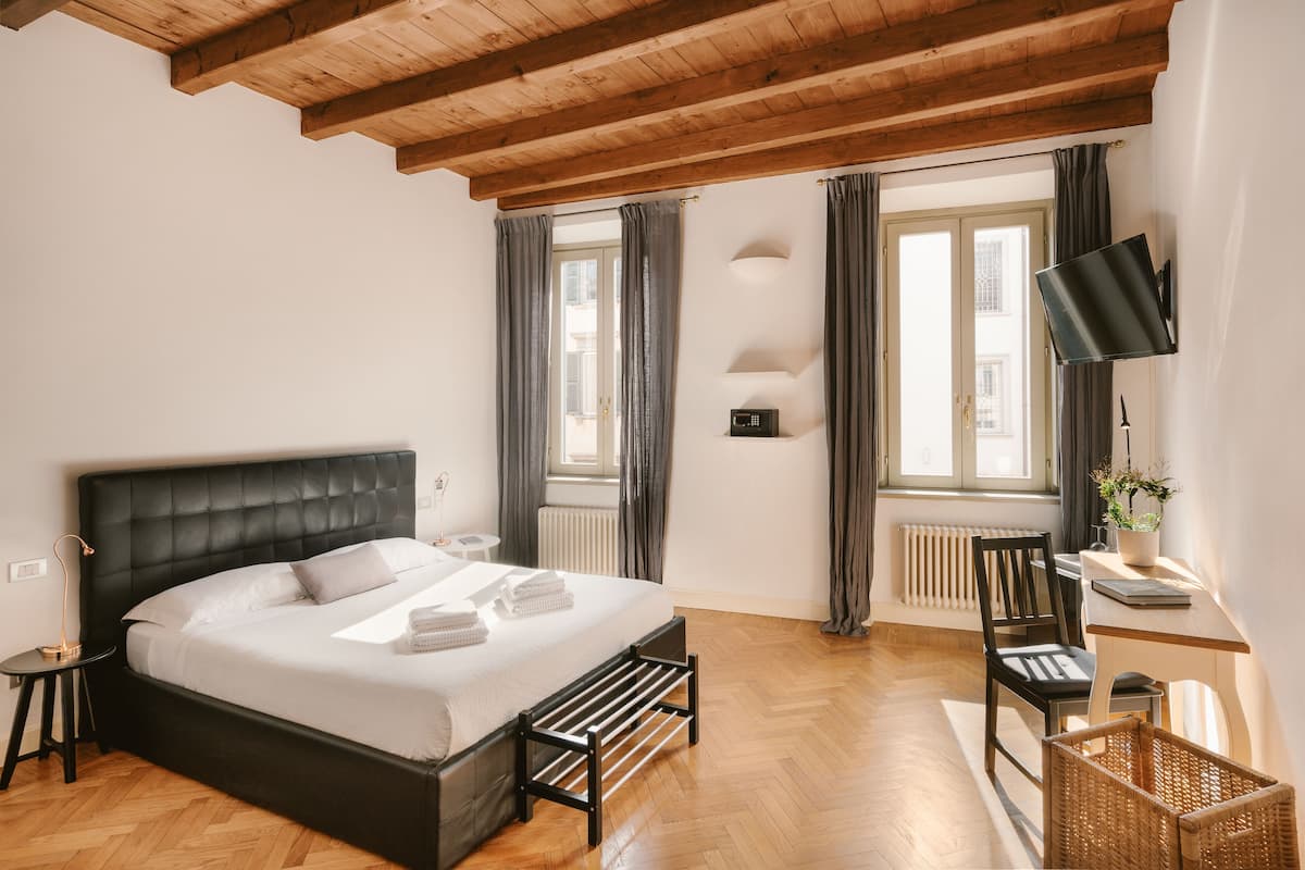 1 bedroom, premium bedding, minibar, in-room safe