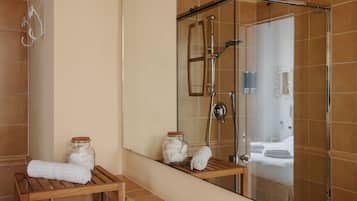Shower, free toiletries, hair dryer, bidet