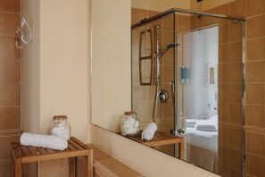 Regadera, amenidades de baño gratuitas, secadora de cabello, bidet 