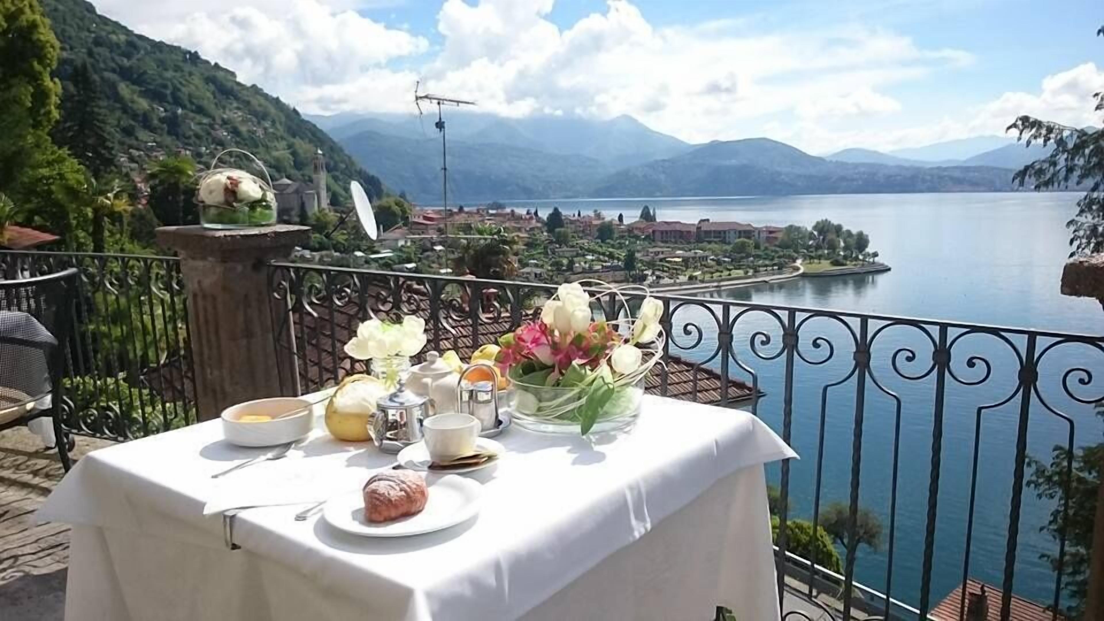 daily buffet breakfast (eur 10 per person)