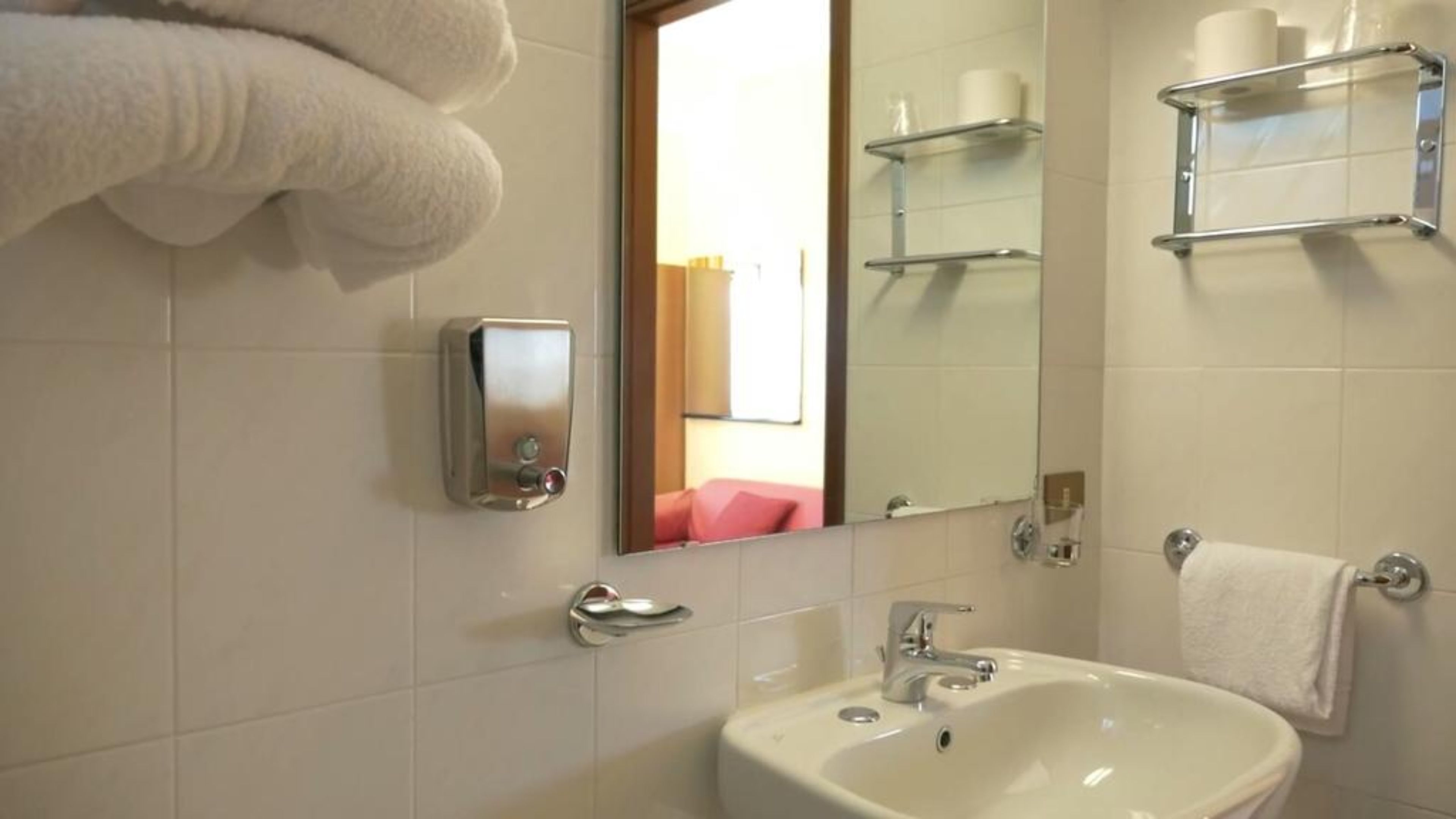 shower, rainfall showerhead, free toiletries, hair dryer