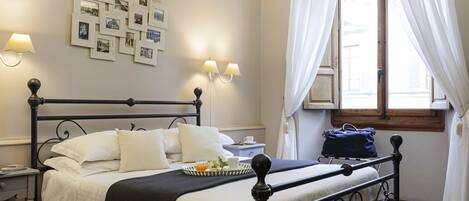 Room (External bathroom)