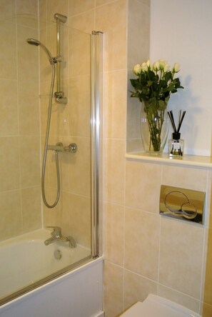 Apartment, Ground Floor | Bathroom - Approved Serviced Apartments - Delta Point (Salford)