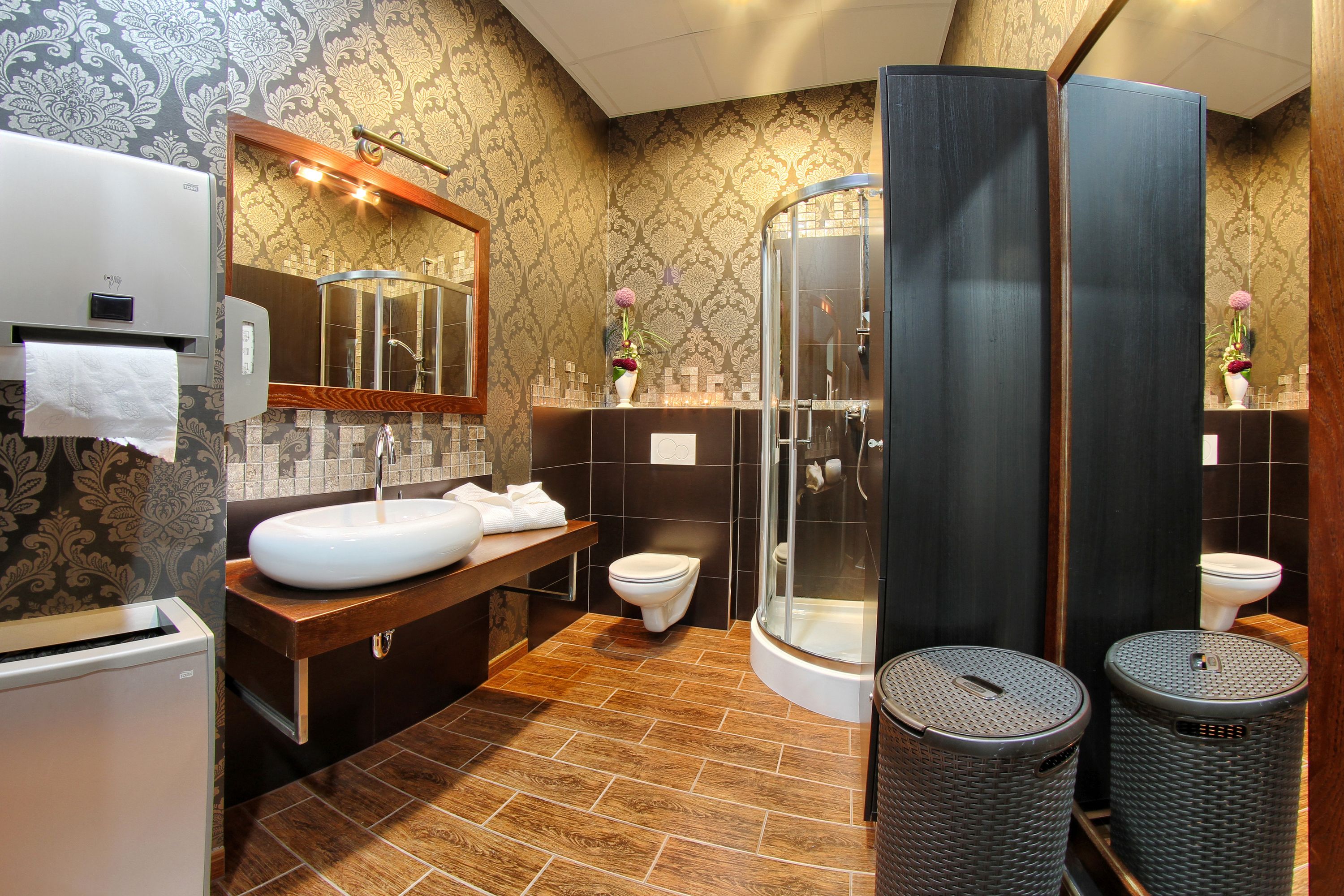 Sauna, hot tub, body treatments, body wraps, body scrubs