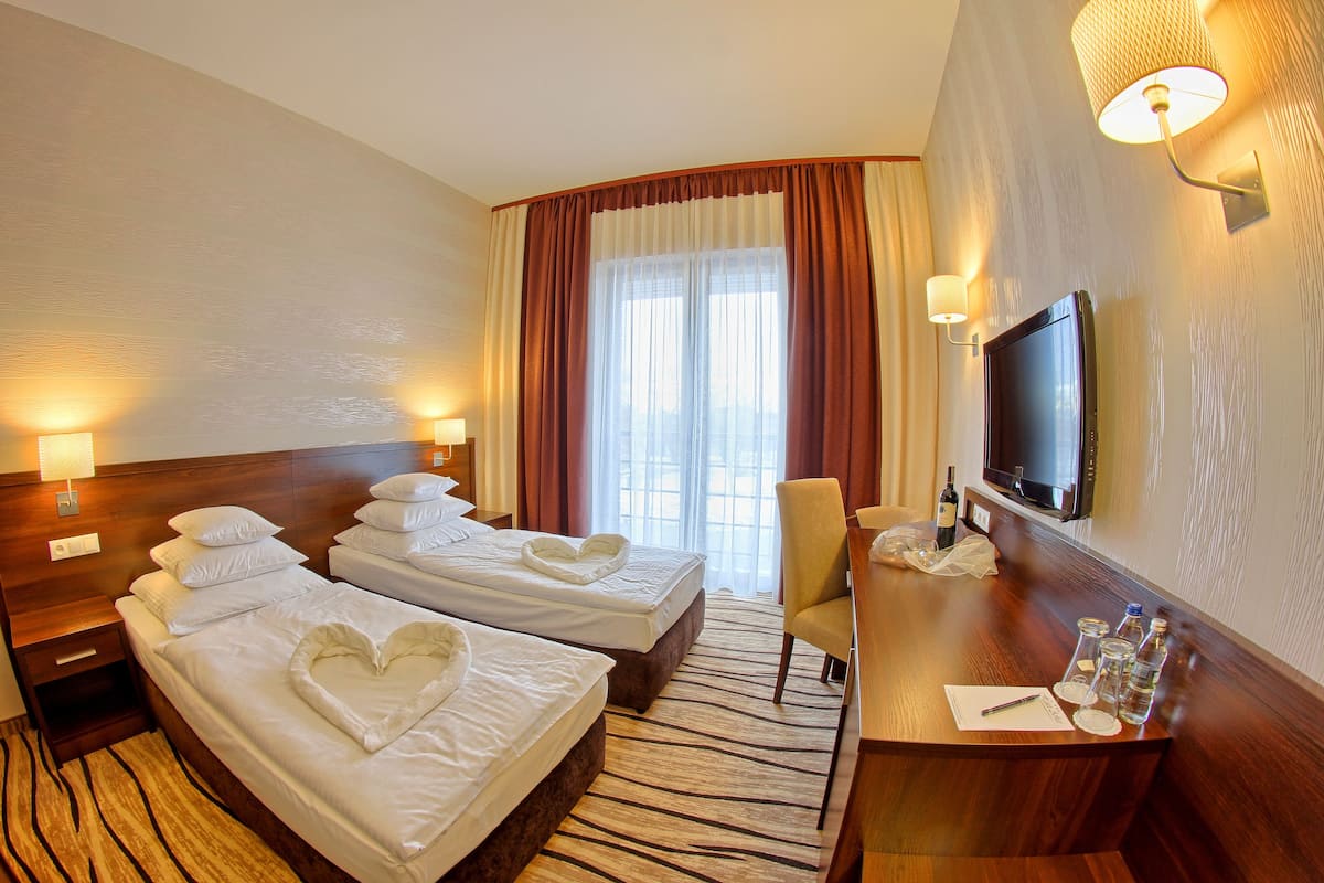 Desk, cribs (surcharge), WiFi (free)