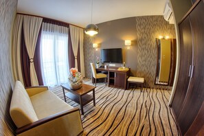 Apartment | Living room | Flat-screen TV - Hotel Arkas (Proszkow)
