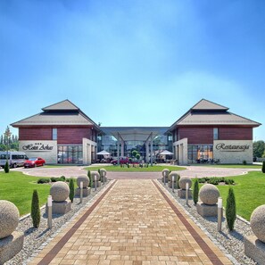 Front of property - Hotel Arkas (Proszkow)