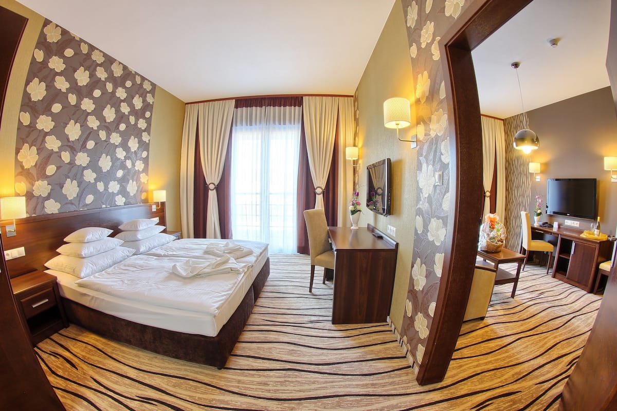 Apartment | Desk, cribs (surcharge), WiFi (free)