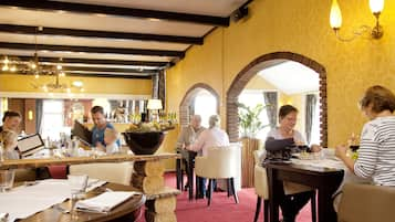 Serveert lunch en diner, Franse gerechten