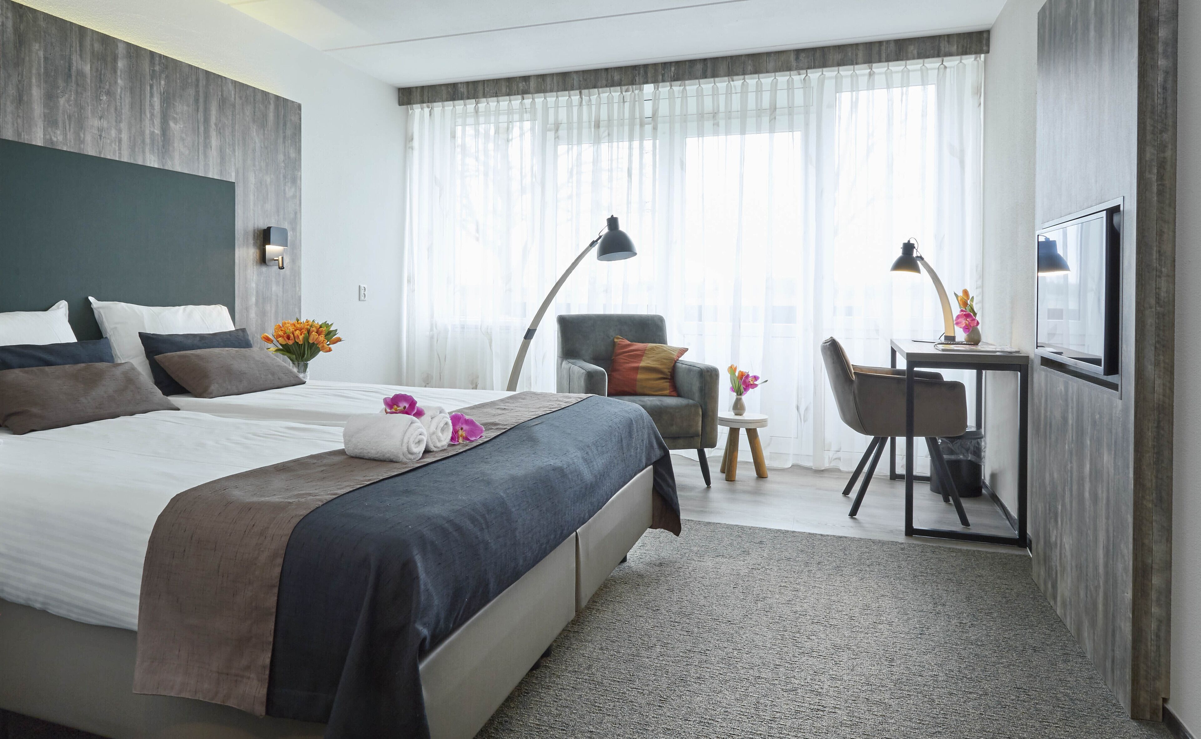 1 bedroom, hypo-allergenic bedding, blackout curtains, soundproofing