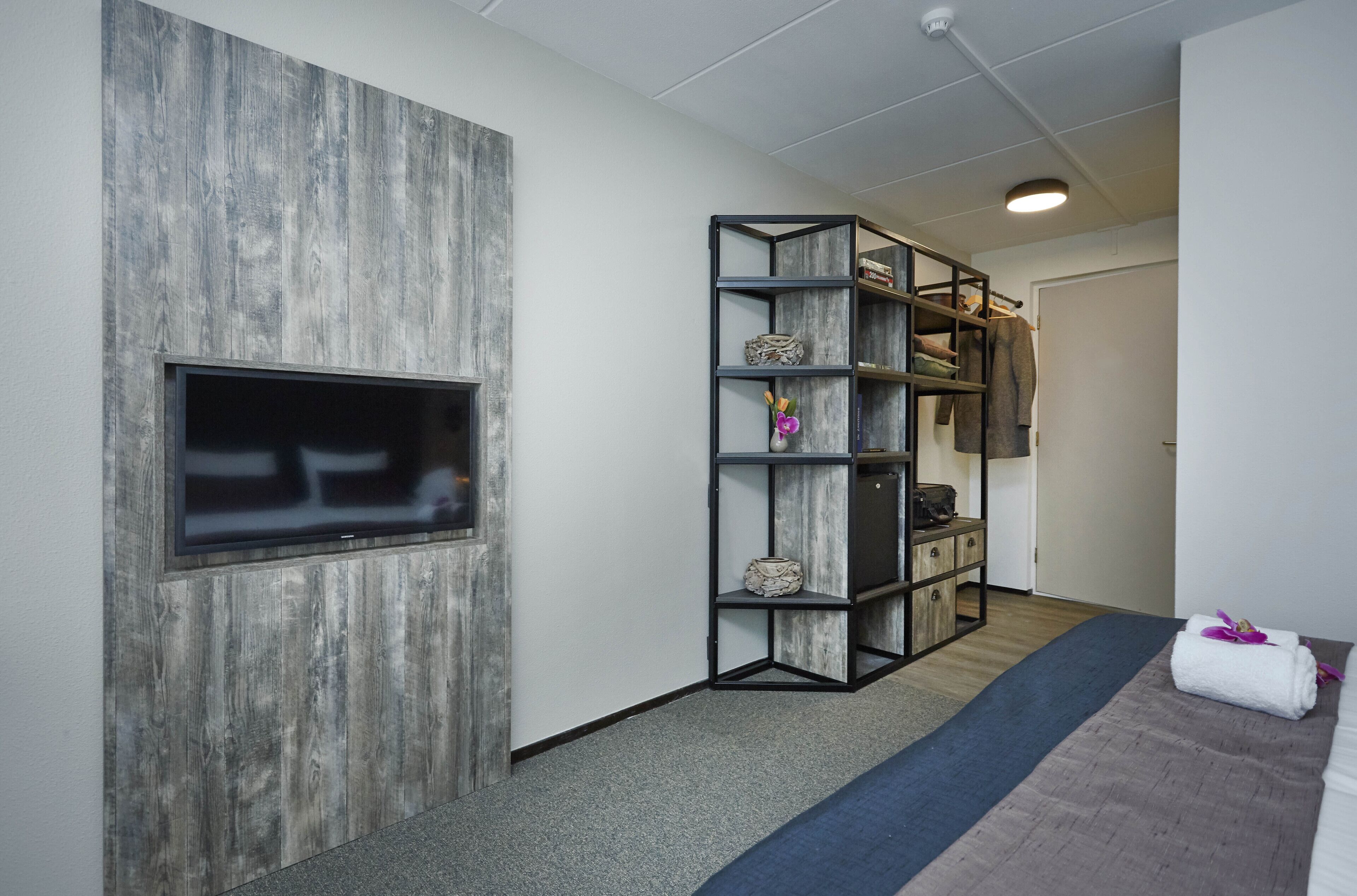 1 bedroom, hypo-allergenic bedding, blackout curtains, soundproofing