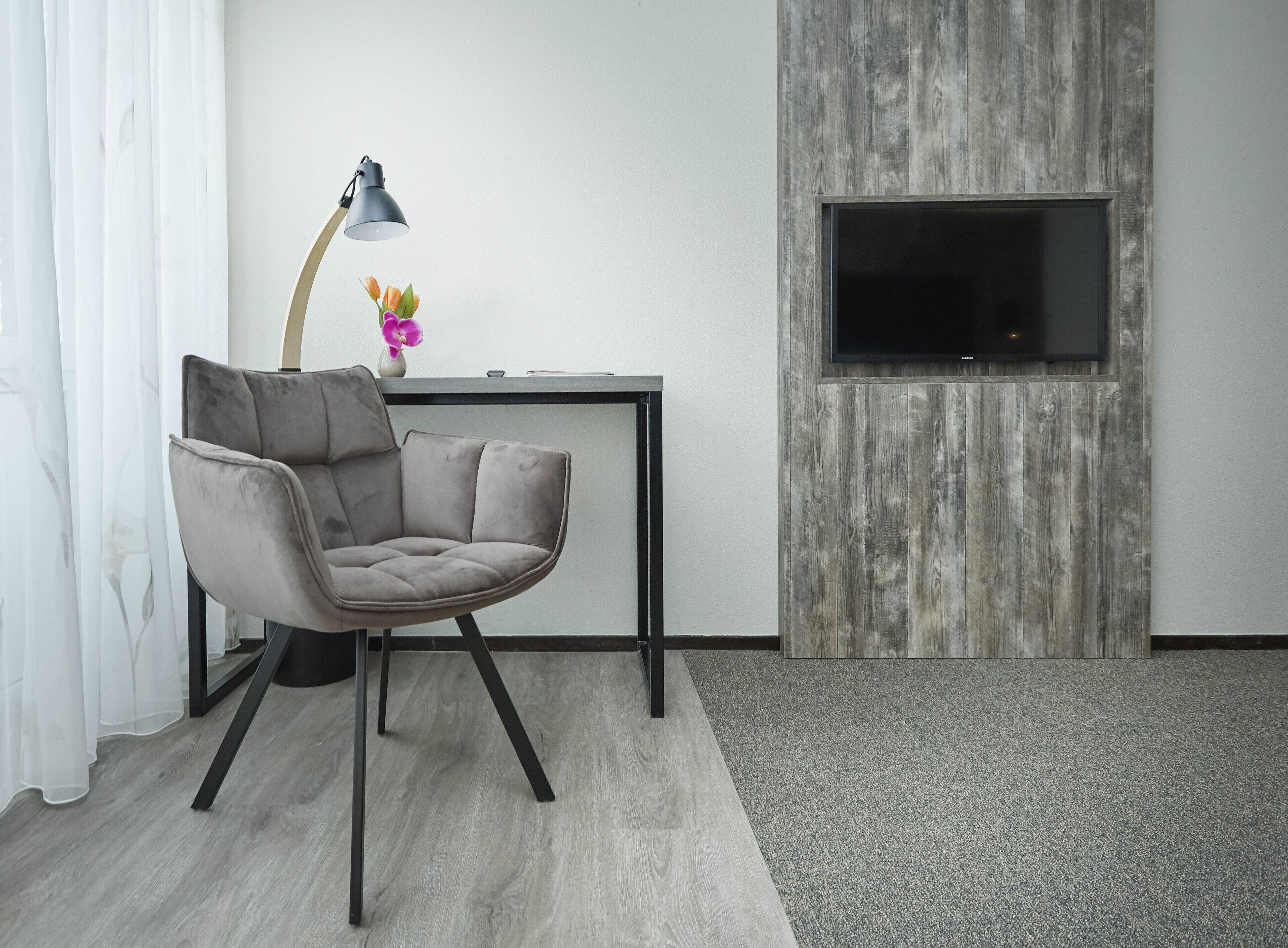 1 bedroom, hypo-allergenic bedding, blackout curtains, soundproofing