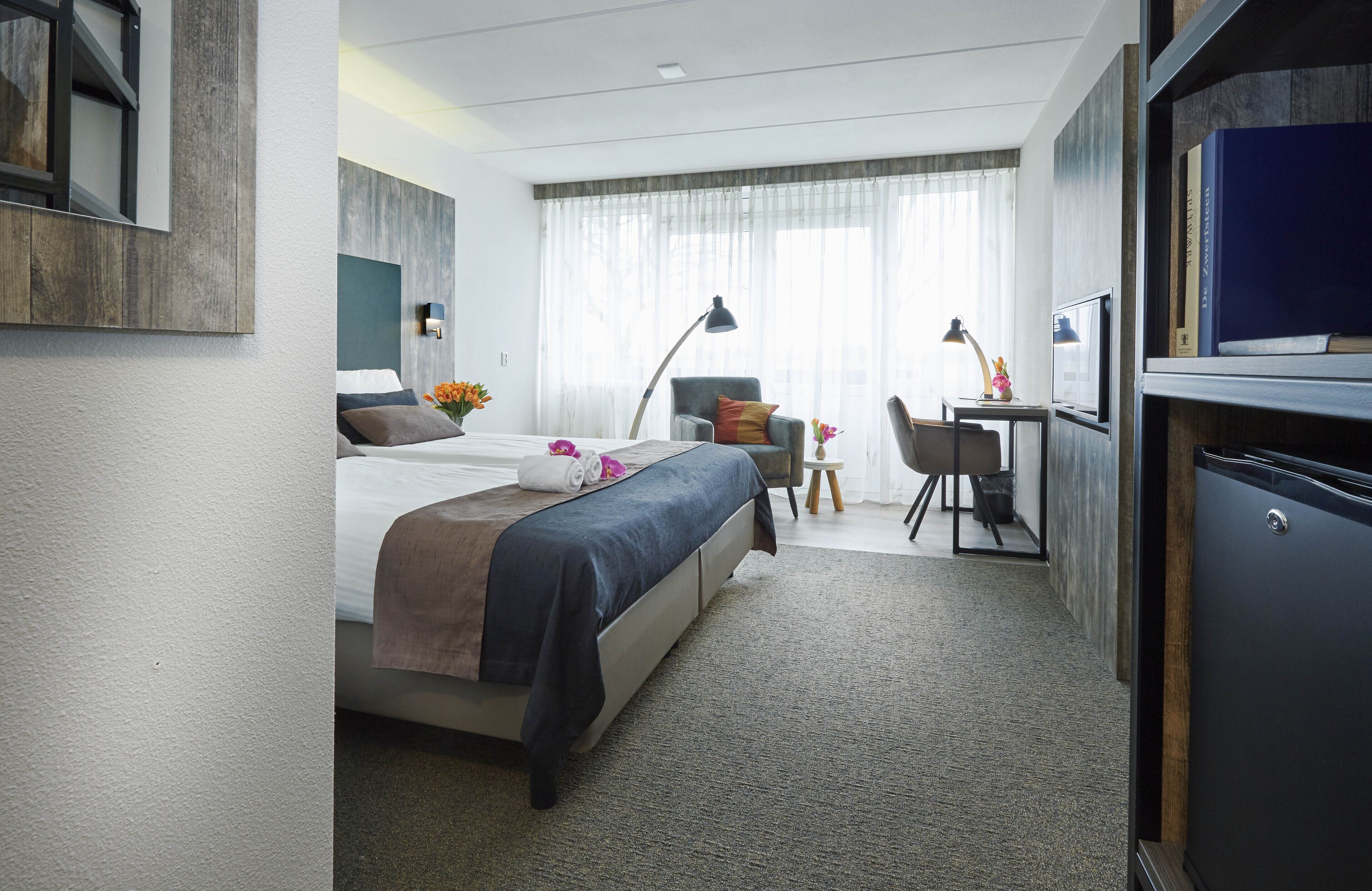 1 bedroom, hypo-allergenic bedding, blackout curtains, soundproofing