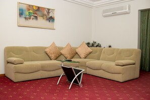 Executive Suite, Accessible | Living area | 18-inch flat-screen TV with cable channels, TV - Noda Hotel (Kumasi)