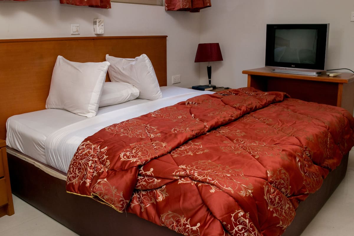 Studio, Accessible | In-room safe, desk, rollaway beds, free WiFi