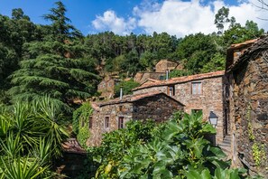 Superior House, 1 Bedroom (Estórias) | Hill view