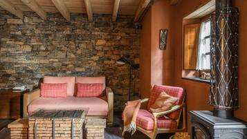 Hus – superior, 1 soverom (Sol) | Oppholdsområde | Peis og bøker