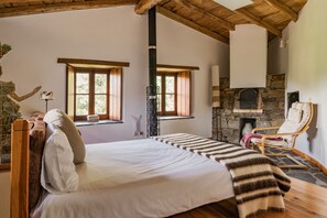 Basic House, 1 Bedroom (Forno) | 1 bedroom, individually decorated, travel crib, free WiFi - Cerdeira - Home for Creativity (Lousa)