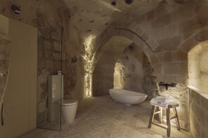 Exclusive Studio Suite | Bathroom | Designer toiletries, hair dryer, towels, soap - Il Palazzotto (Matera)