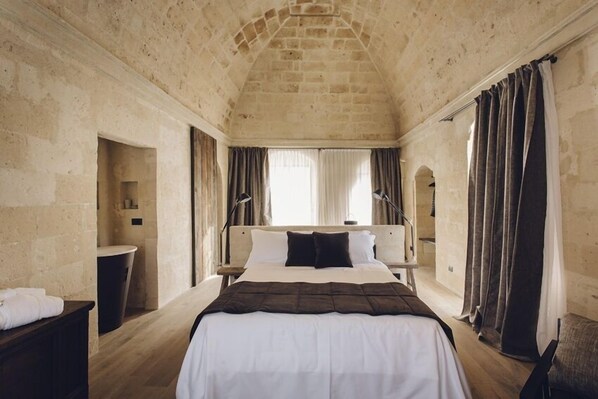 Superior Double Room | Premium bedding, minibar, in-room safe, free WiFi