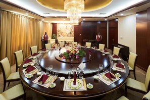 Se sirven desayunos, comidas, cenas y cocina internacional 