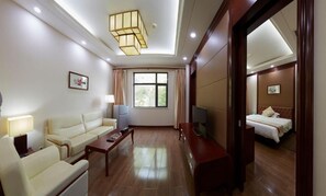 Caja de seguridad en la habitación, escritorio y cortinas blackout 