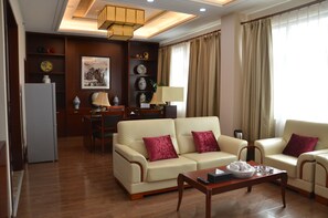 Presidential Suite | In-room safe, desk, blackout curtains, iron/ironing board - Soluxe Hotel Niamey (Niamey)