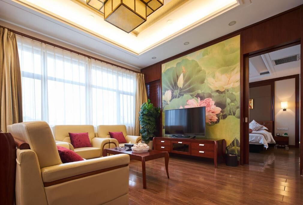 En 17-tommers Flatskjerm-TV med kabel-kanaler samt TV