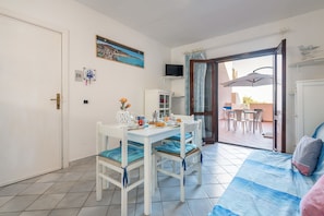 Apartment, 1 Bedroom | Private kitchen