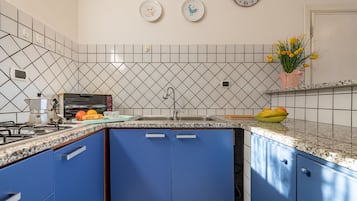 apartman, 1 hálószobával | Privát konyha | Nagyméretű hűtő/fagyasztó, sütő és főzőlap