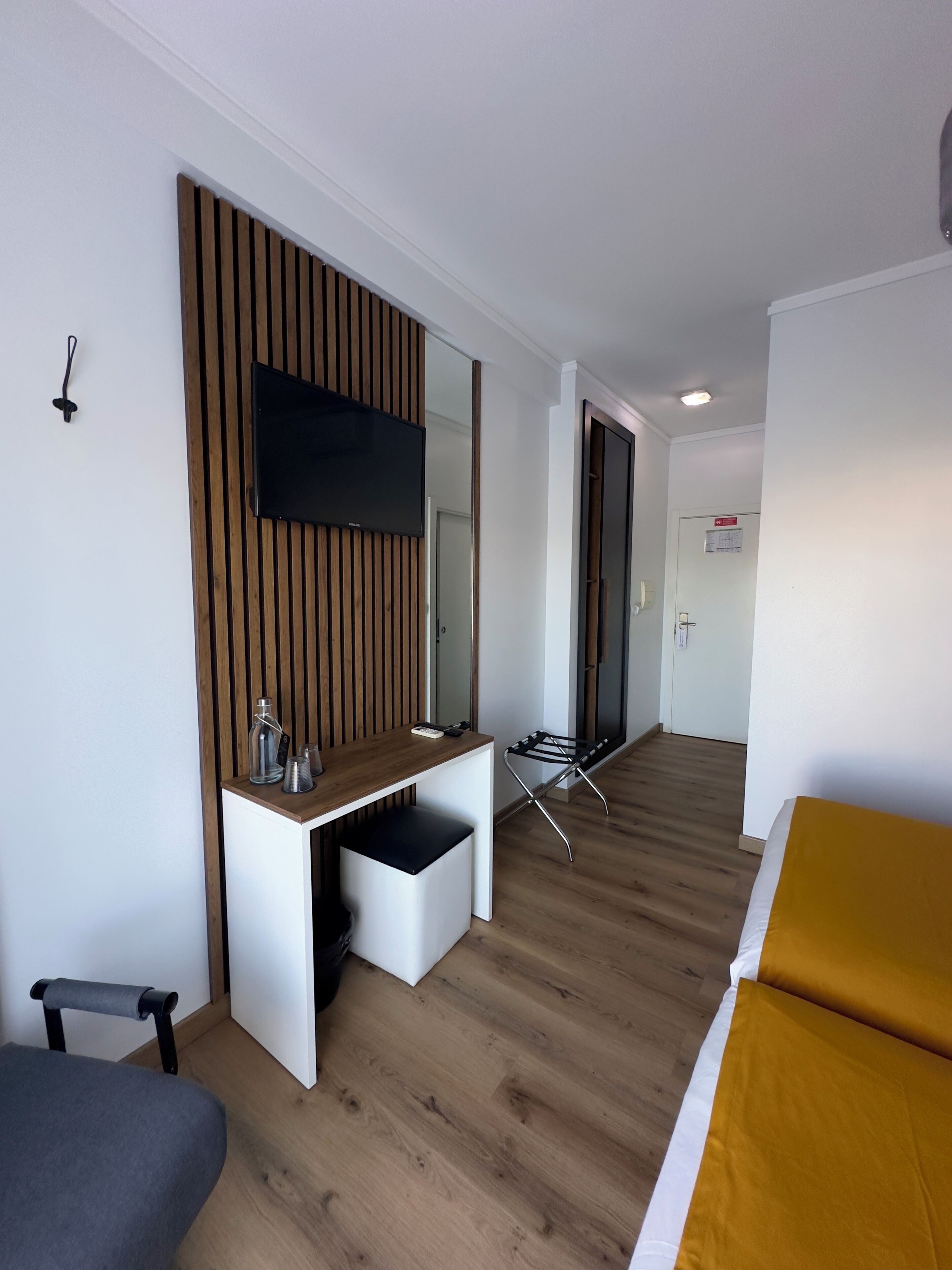 soundproofing, free wifi, bed sheets