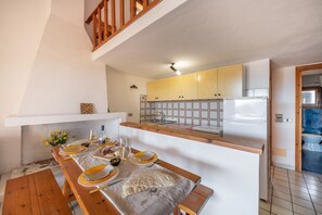 Appartement, 1 chambre (Ruinas 1) | Cuisine privée | Réfrigérateur grande capacité avec congélateur, surface de cuisson