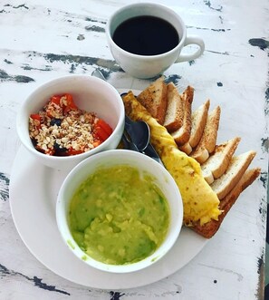 Free daily English breakfast  - Casa La Bella Samaria Hostel Boutique (Santa Marta)