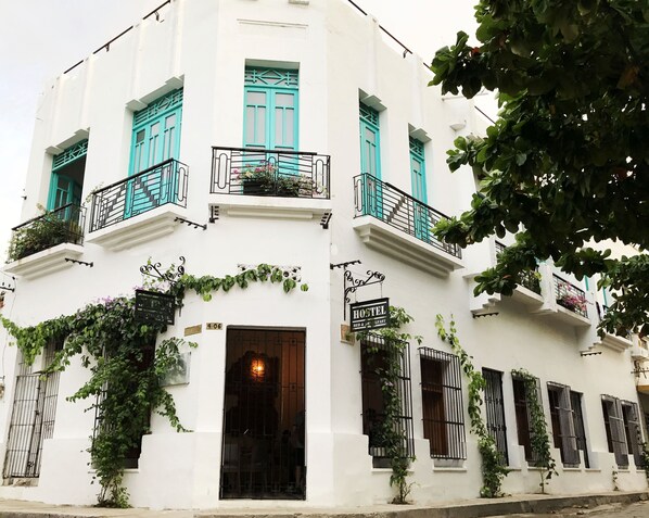 Front of property - Casa La Bella Samaria Hostel Boutique (Santa Marta)