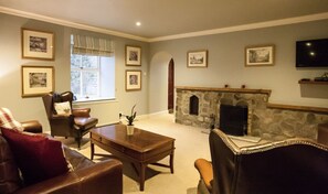 Flat-screen TV - The Farmhouse (Forres)