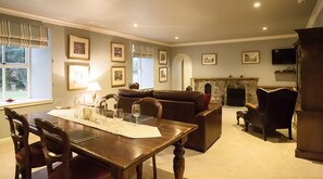 In-room dining - The Farmhouse (Forres)